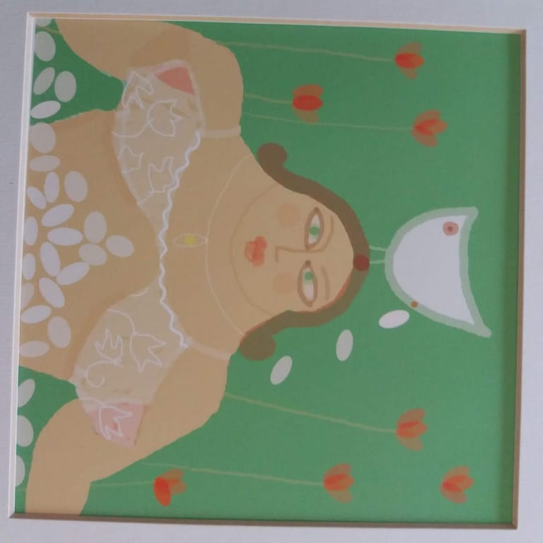 Figura con capelli scuri e abito chiaro su fondo verde, accanto a un uccello bianco e a fiori rossi